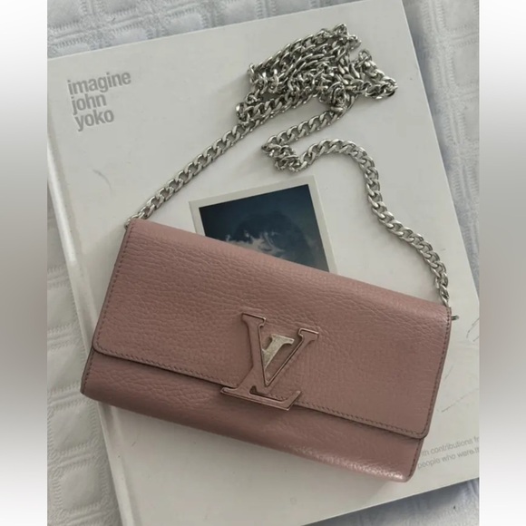 Louis Vuitton Capucines Wallet in Magnolia - Picture 15 of 16